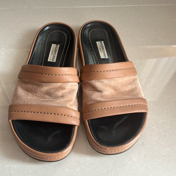 Balenciaga Tan Leather Flats - Picture 1 of 13